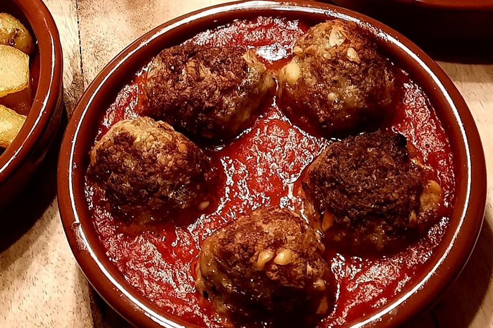 Albondigas in Tomatensauce