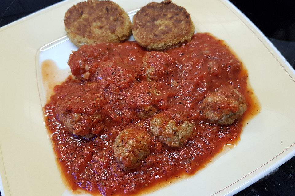 Albondigas in Tomatensauce