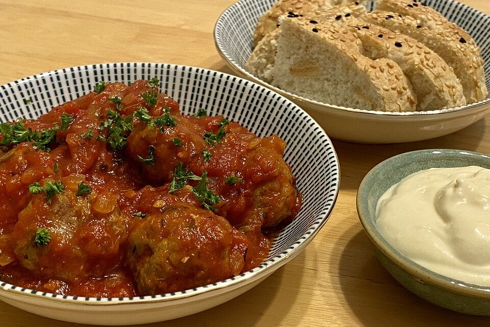 Albondigas in Tomatensauce