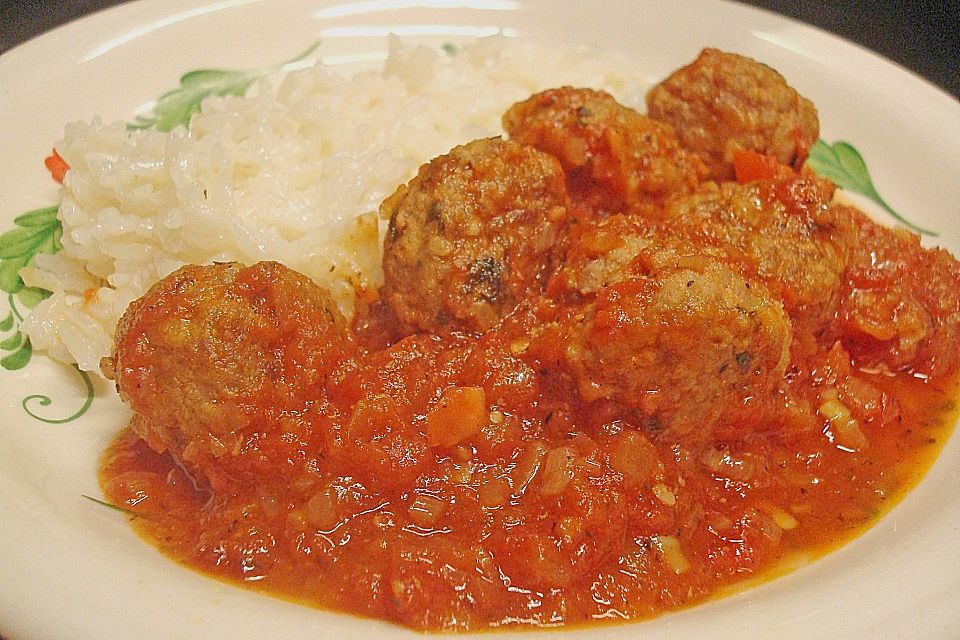 Albondigas in Tomatensauce