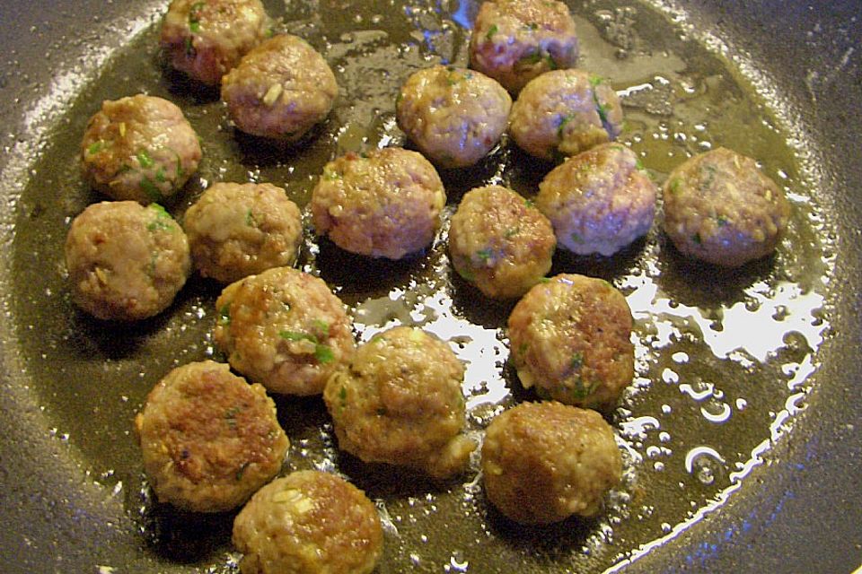 Albondigas in Tomatensauce