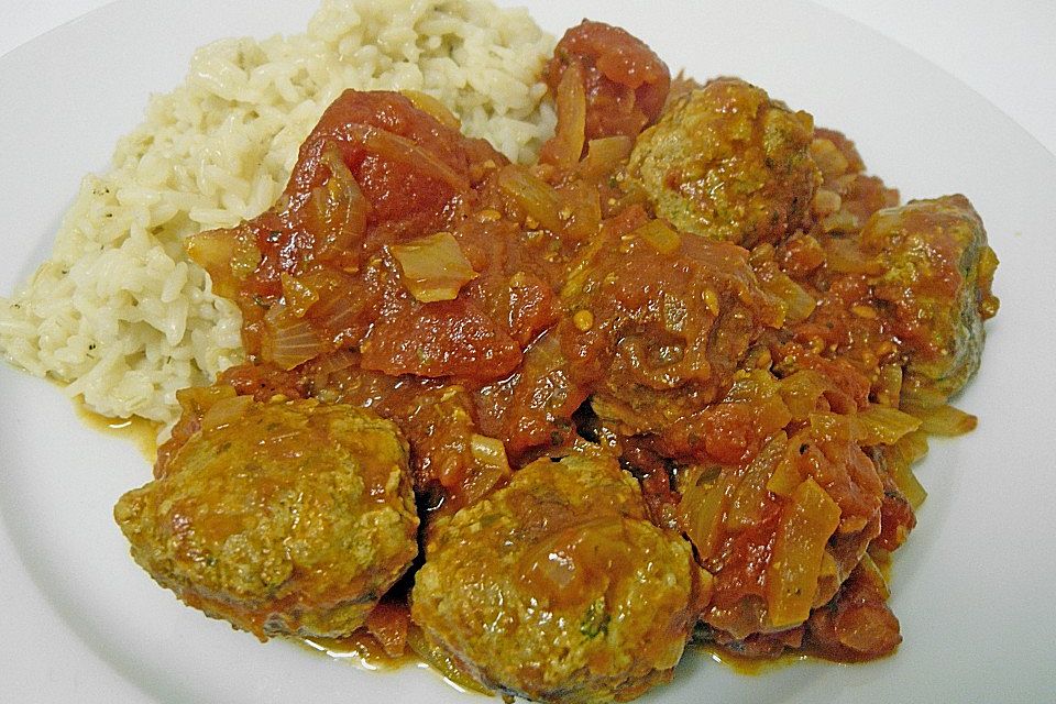 Albondigas in Tomatensauce