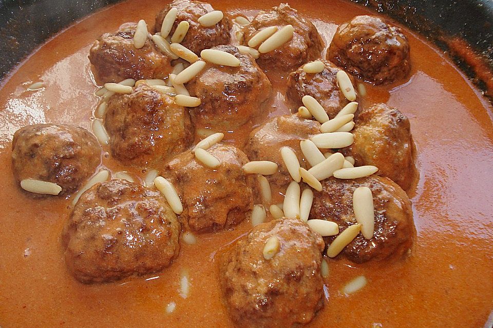 Albondigas in Tomatensauce