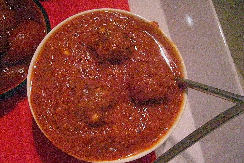 Albondigas in Tomatensauce