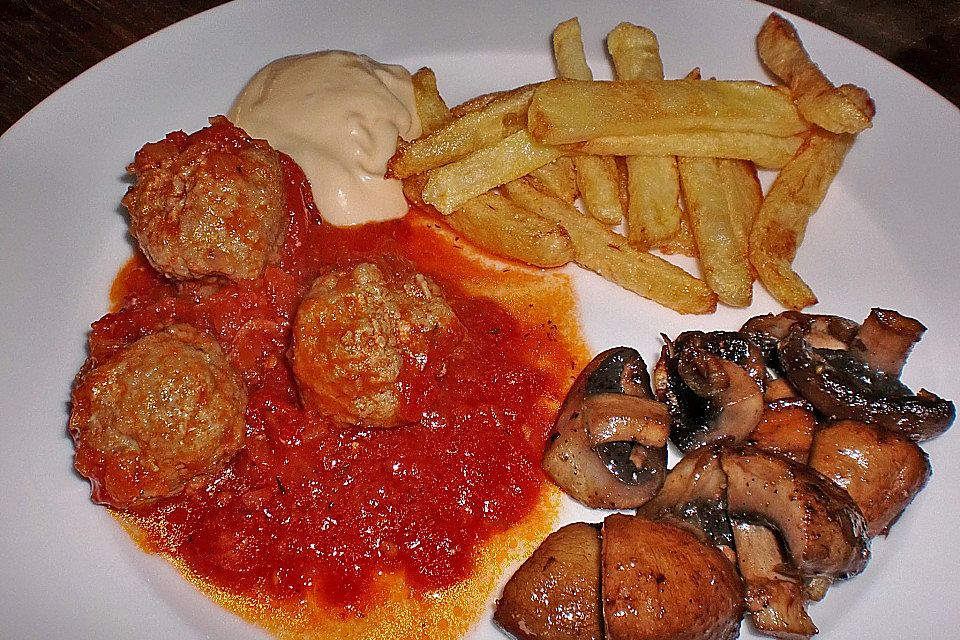 Albondigas in Tomatensauce