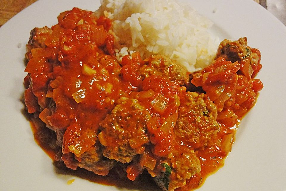 Albondigas in Tomatensauce