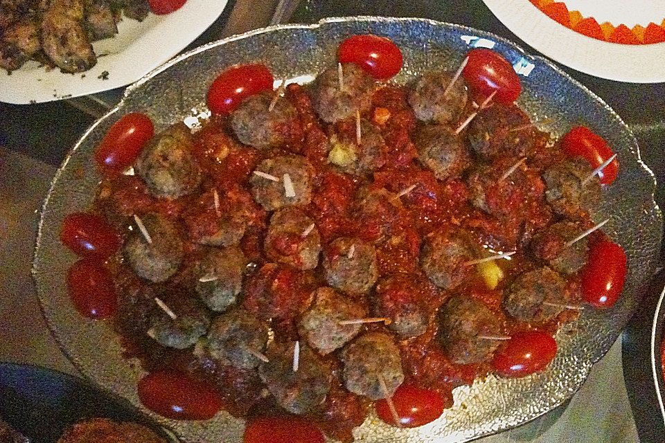 Albondigas in Tomatensauce