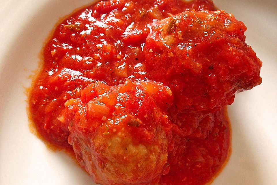 Albondigas in Tomatensauce