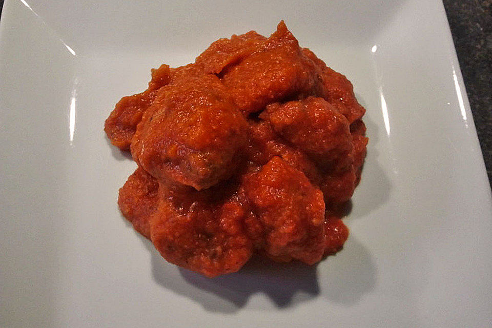 Albondigas in Tomatensauce