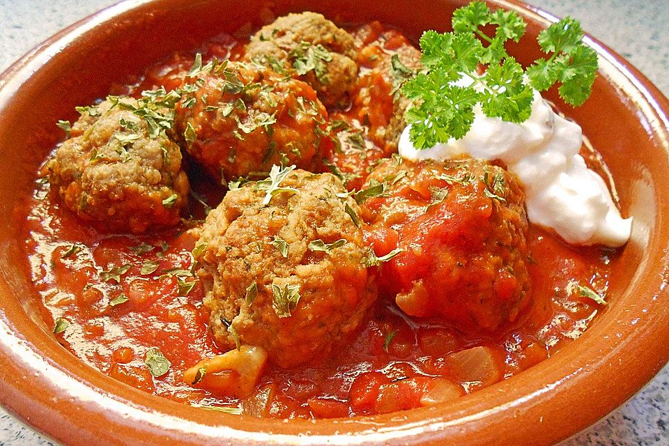 Albondigas in Tomatensauce