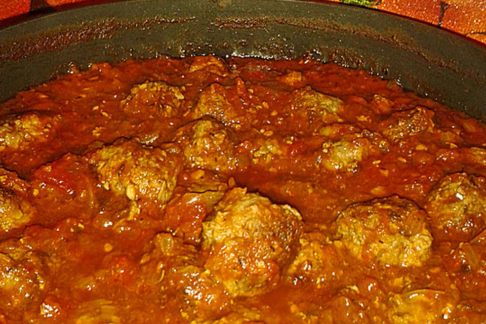 Albondigas in Tomatensauce