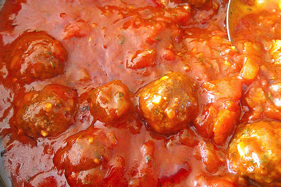 Albondigas in Tomatensauce