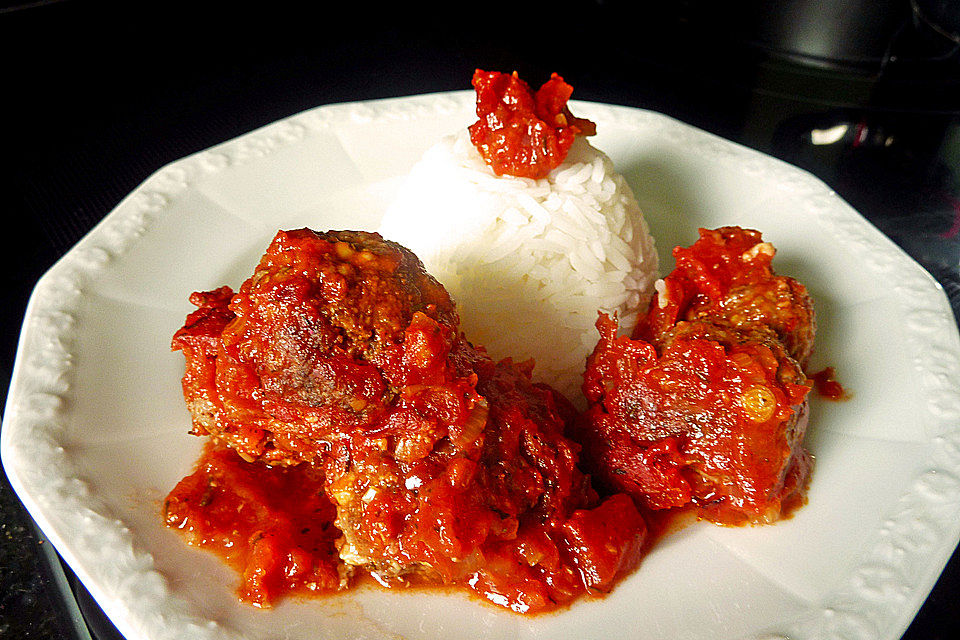 Albondigas in Tomatensauce