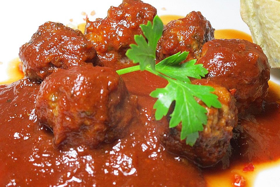 Albondigas in Tomatensauce