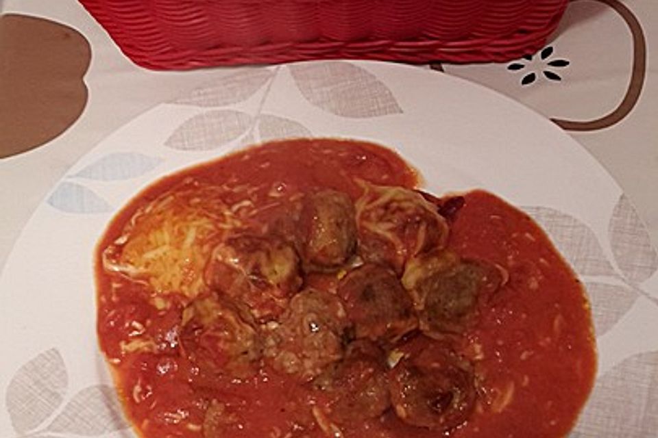 Albondigas in Tomatensauce