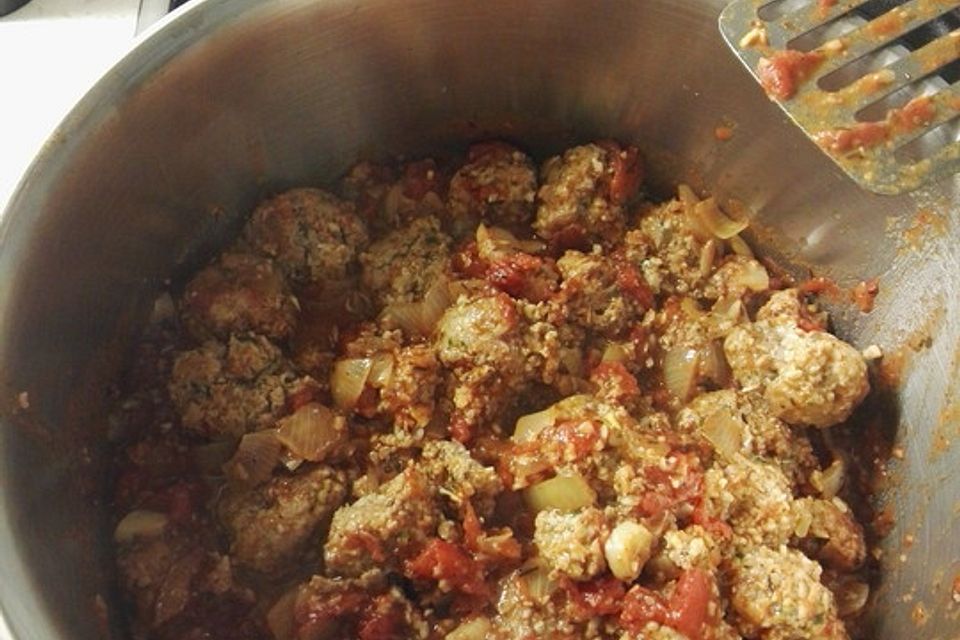 Albondigas in Tomatensauce