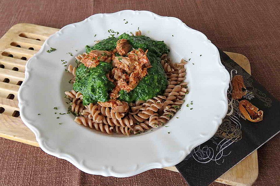 Spaghetti mit Rahmspinat und Thunfisch