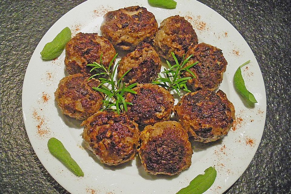 Bifteki zu Griechischem Salat