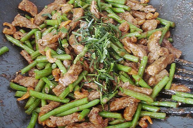 Rindfleisch mit Schlangenbohnen und getrockneten Garnelen von Surina ...