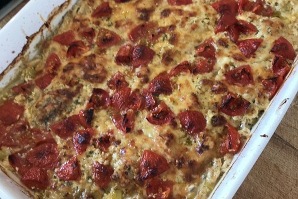 Fischfilet-Gratin mit Porree und Tomaten