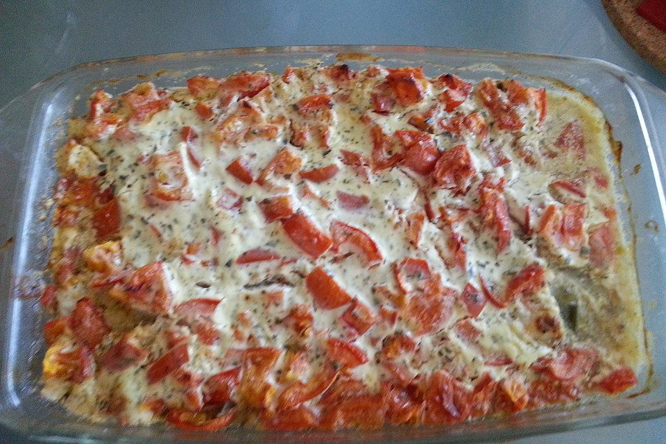 Fischfilet-Gratin mit Porree und Tomaten