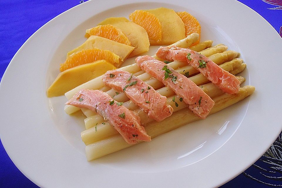 Spargel mit asiatischem Lachs