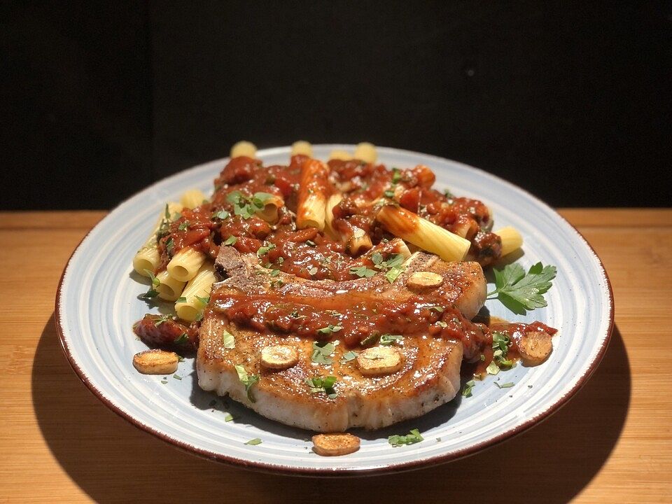 Schweinekoteletts mit Tomaten und Knoblauch von judith| Chefkoch