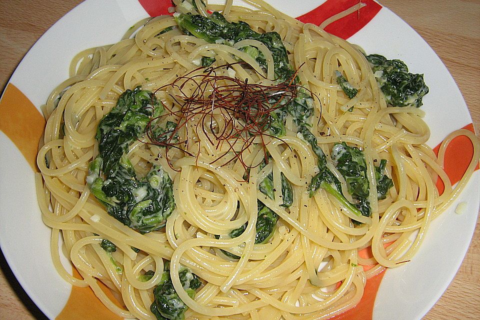 Spaghetti mit Gorgonzola und Blattspinat