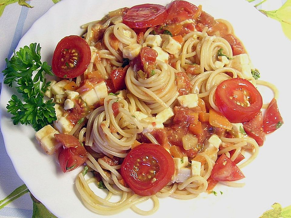Spaghetti mit rotem Pesto und Schafskäse von frostifrost| Chefkoch