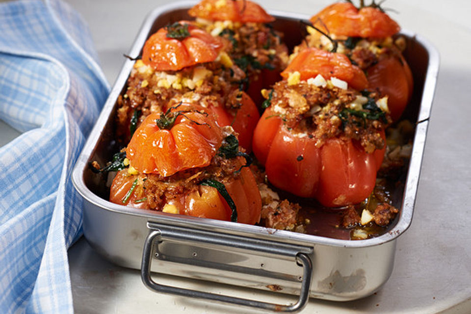 Gefüllte Tomaten mit Spinat und Hackfleisch