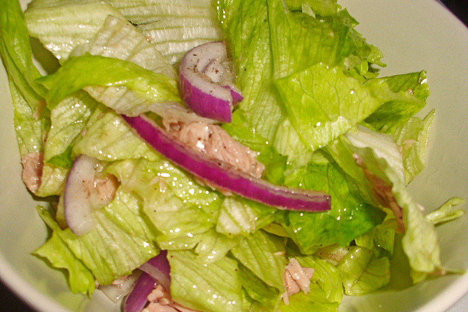 Eisbergsalat mit Thunfisch