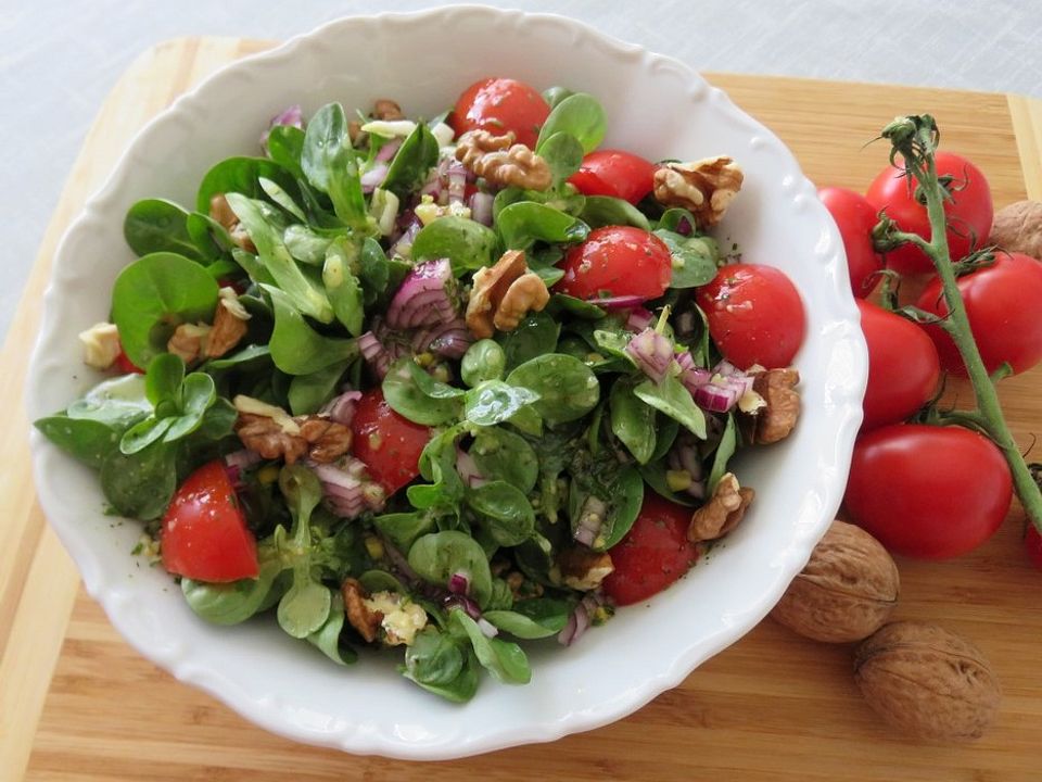 Feldsalat mit Kirschtomate und Walnuss von Kameliendame| Chefkoch