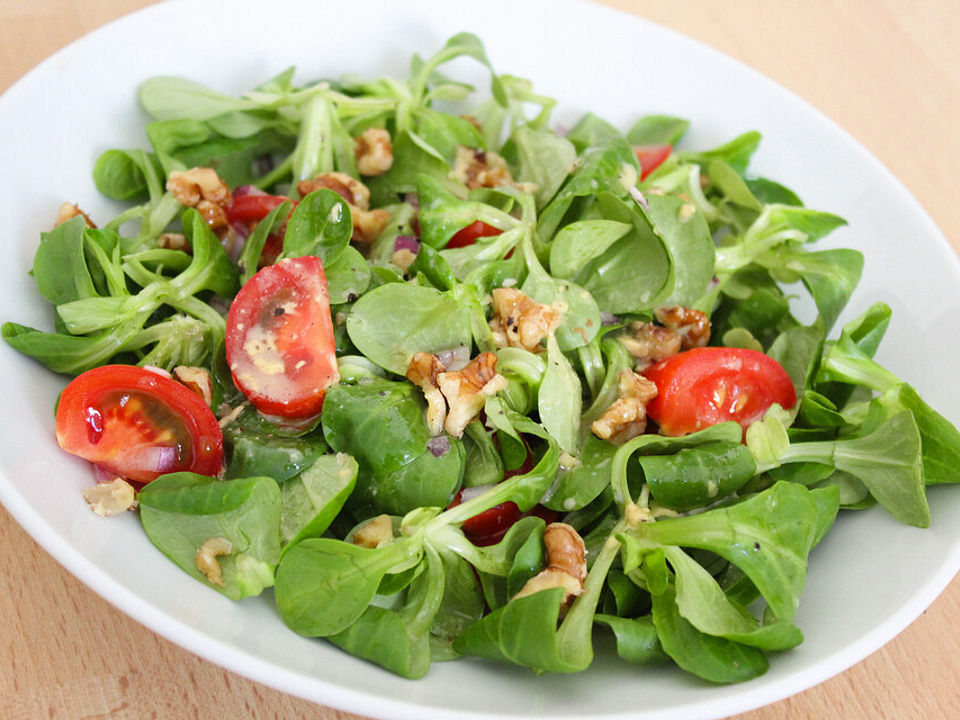 Feldsalat mit Kirschtomate und Walnuss von Kameliendame| Chefkoch