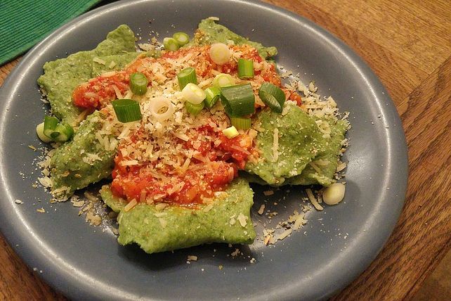 Grüne Käsetortellini mit Tomatensauce von rotessternchen| Chefkoch