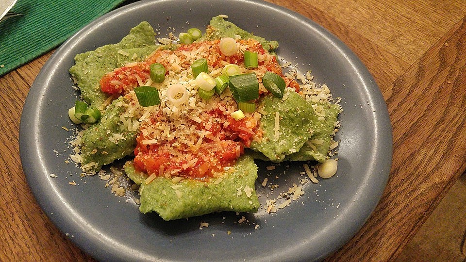 Grüne Käsetortellini mit Tomatensauce von rotessternchen| Chefkoch Grüne Käsetortellini mit Tomatensauce von rotessternchen| Chefkoch
