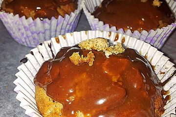 Lauwarme Lebkuchen - Muffins mit Schokosauce