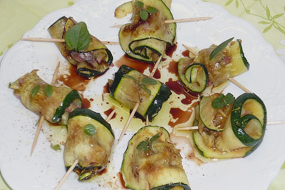 Zucchini - Sardellen - Röllchen