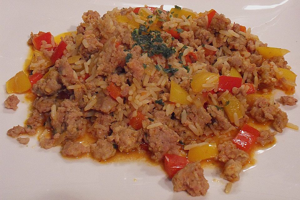 Hackfleischpfanne mit Paprika und Reis