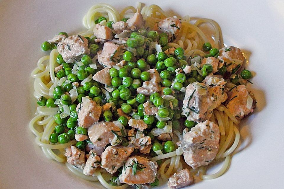 Spaghetti mit Lachs und Erbsen