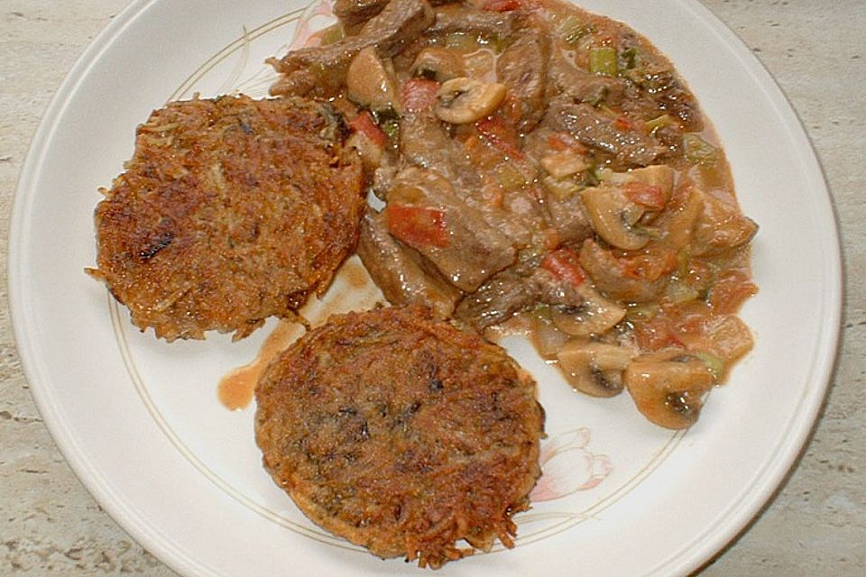 Boeuf Stroganoff mit selbstgemachten Reibedatchern