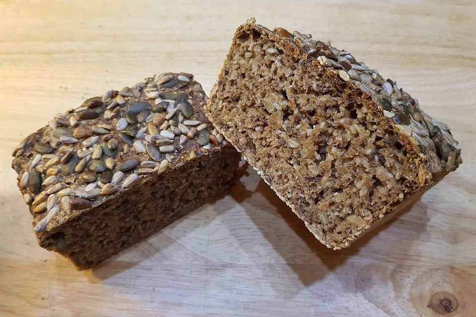 Mein Roggensauerteigbrot mit Sesamkruste