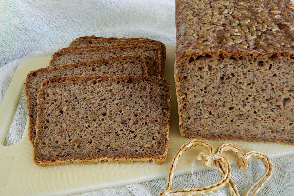 Mein Roggensauerteigbrot mit Sesamkruste