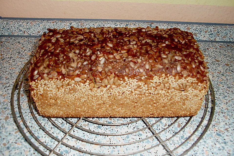 Mein Roggensauerteigbrot mit Sesamkruste