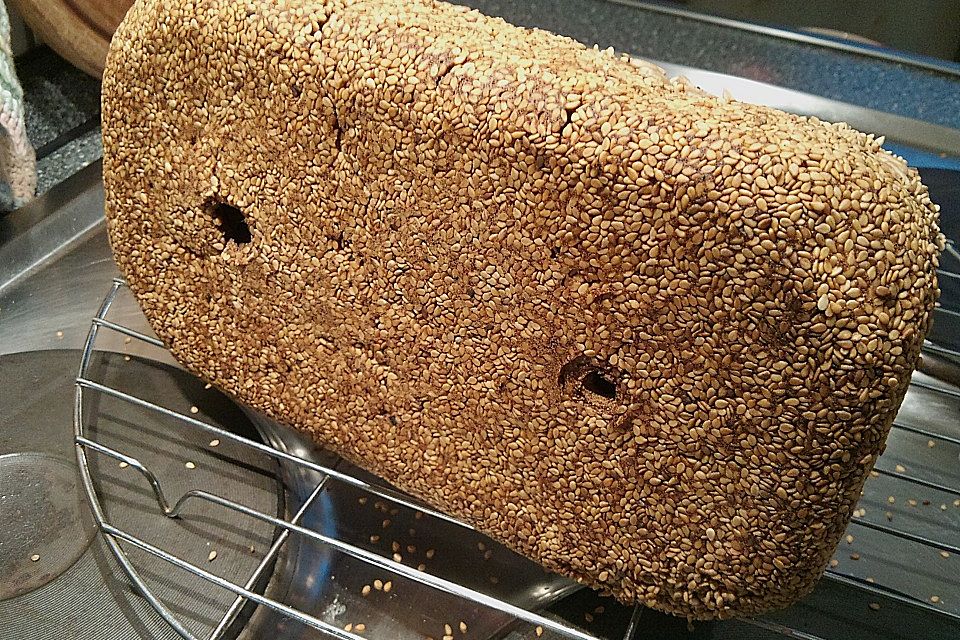 Mein Roggensauerteigbrot mit Sesamkruste