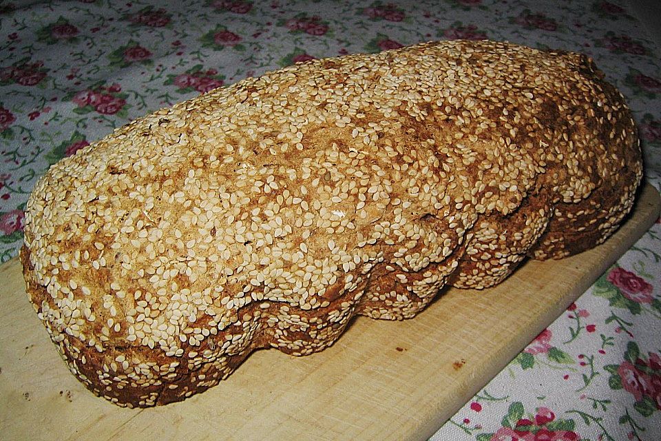 Mein Roggensauerteigbrot mit Sesamkruste