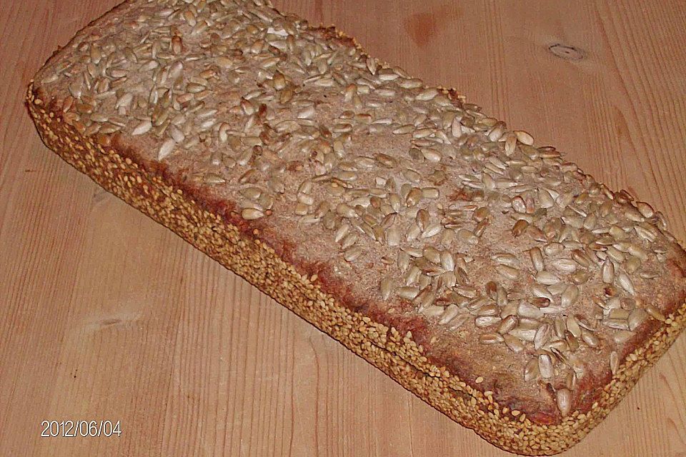 Mein Roggensauerteigbrot mit Sesamkruste