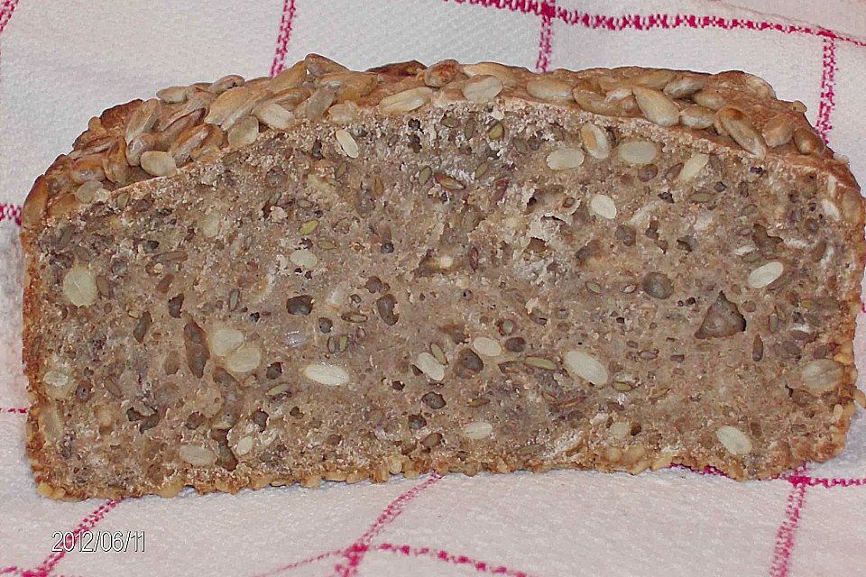 Mein Roggensauerteigbrot mit Sesamkruste