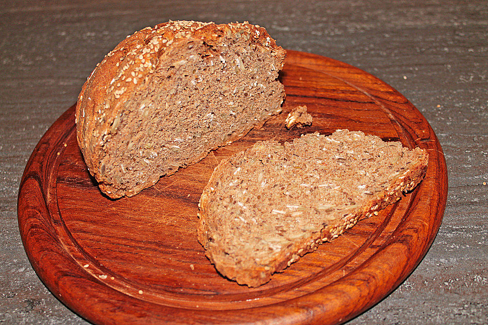 Mein Roggensauerteigbrot mit Sesamkruste