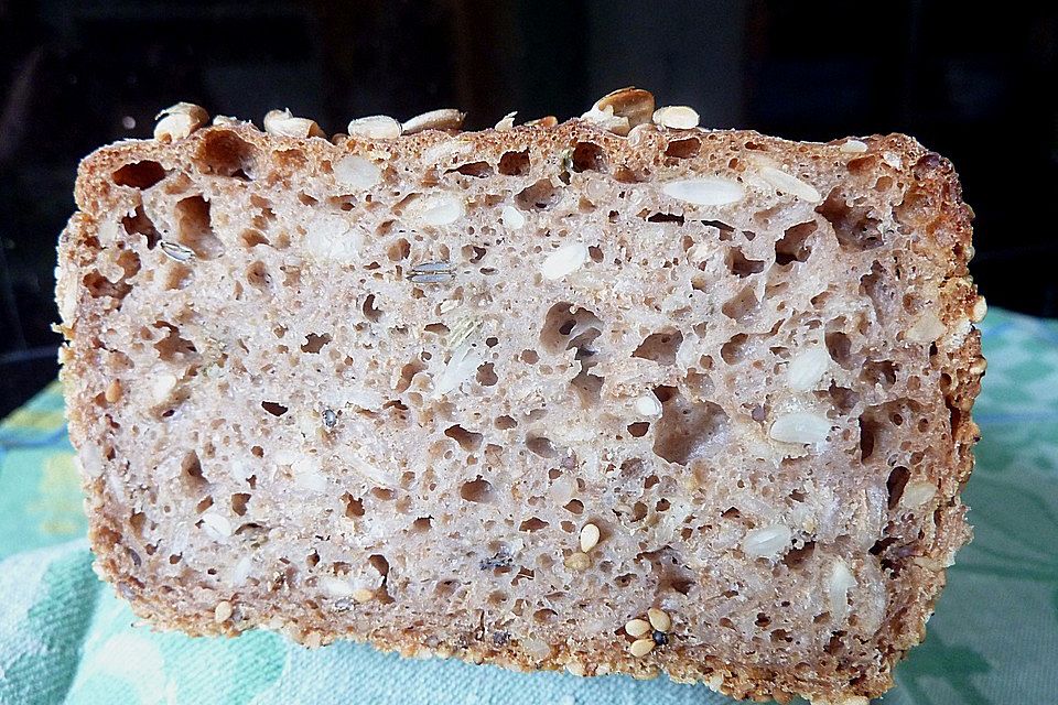 Mein Roggensauerteigbrot mit Sesamkruste