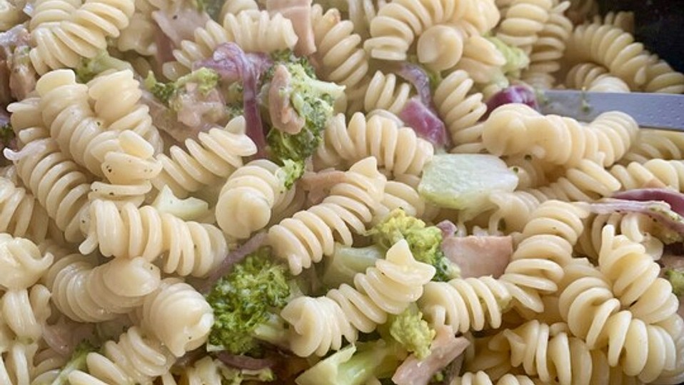 Bandnudeln mit Brokkoli - Sahne - Schinken Soße von leomig Bandnudeln mit Brokkoli - Sahne - Schinken Soße von leomig